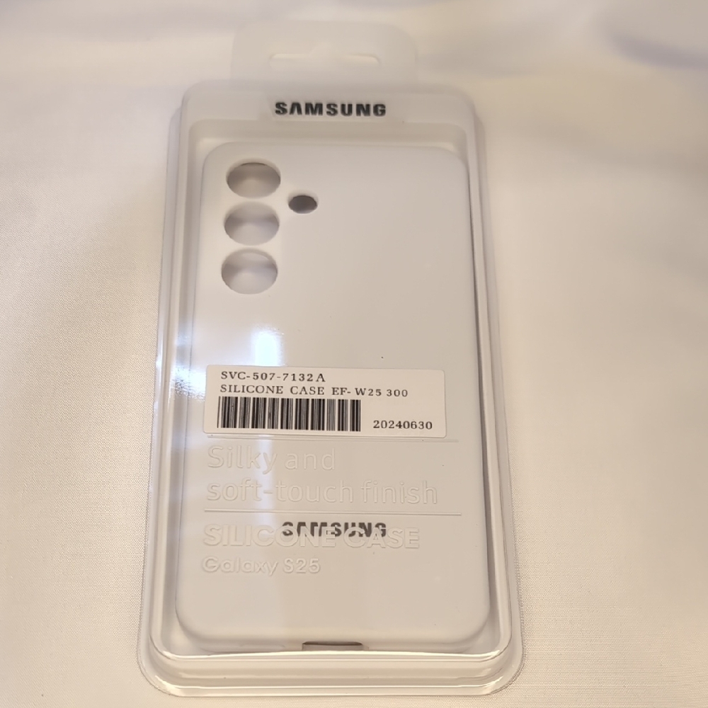 Samsung Galaxy S23 Soft White Silicone Cover